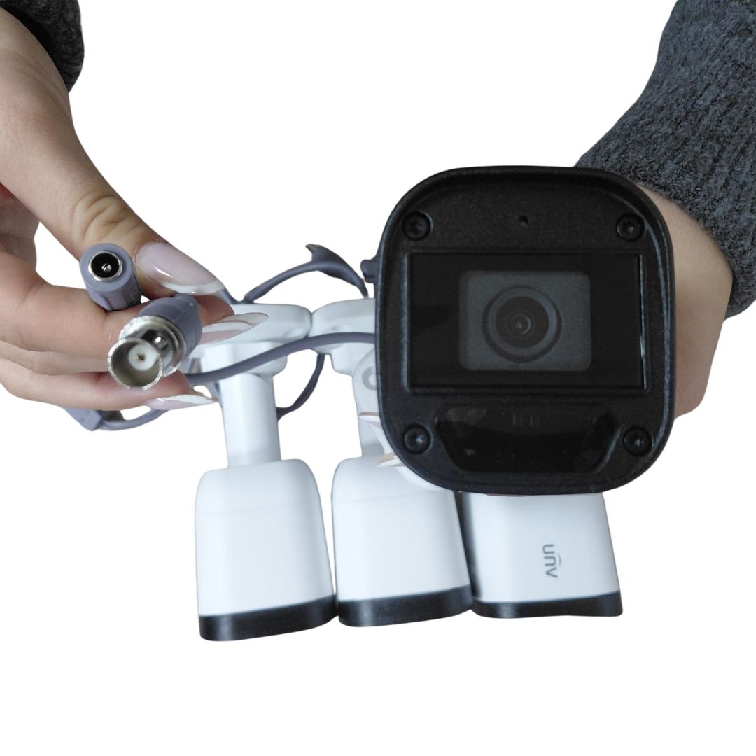 Sistem supraveghere video Uniview pentru casa, 4 camere Full HD de exterior/interior, Microfon incorporat, Vedere nocturna 20m, Vizualizare imagini de pe telefon [1]